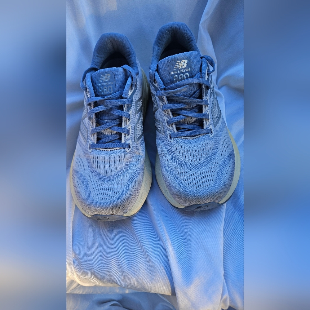 Women's NEW BALANCE 880 Light Blue  Size 9 Wide Running Shoe